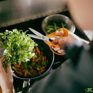 Ψαλίδι κουζίνας Fiskars, 18 cm 1075051